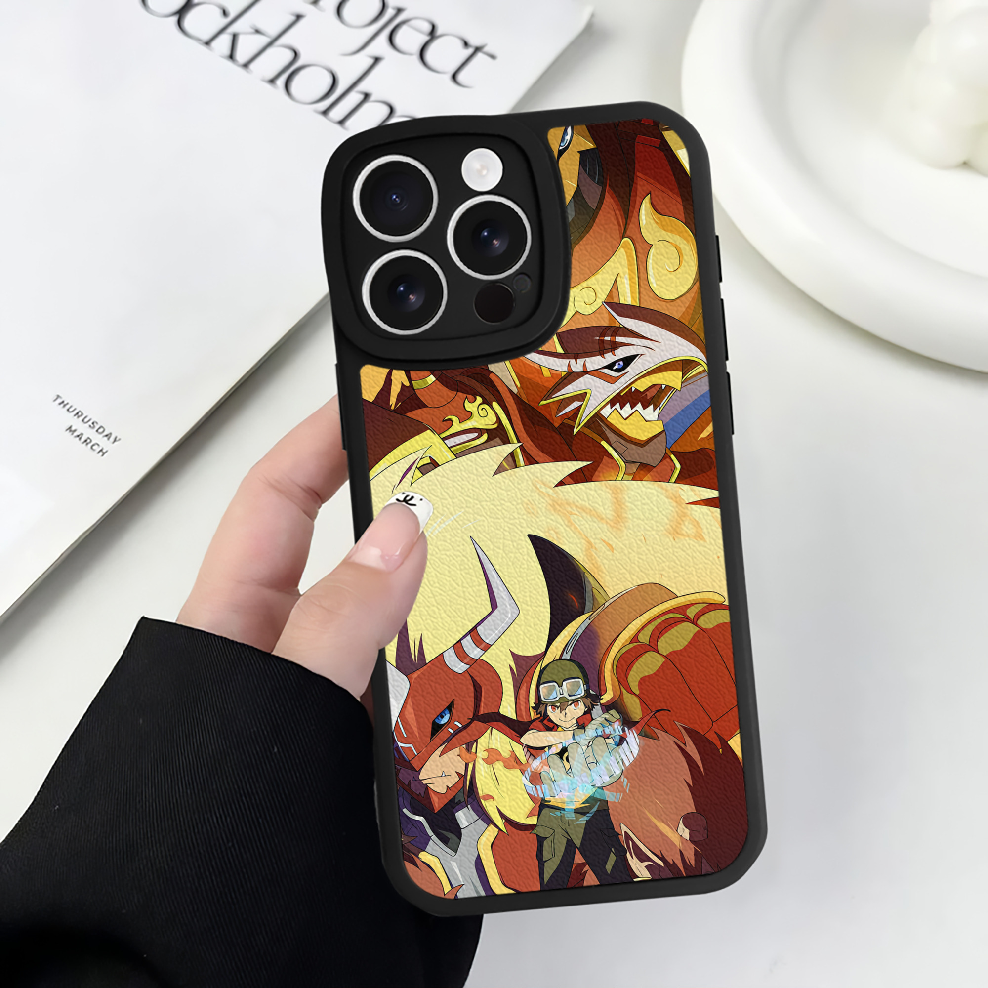 （画像用） Digimon デジタルモンスター/デジモン 【iPhone 16シリーズ対応】シリコンスマホケース（レザー調） 材質：シリコン